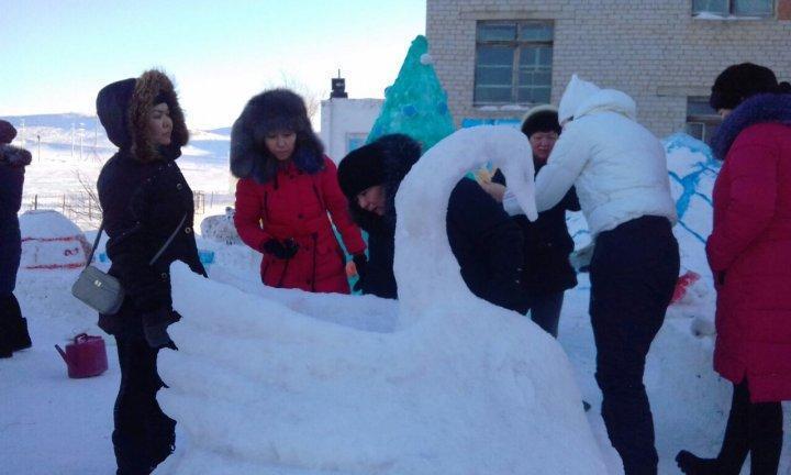 "Тәуелсіздікке тағзым" тақырыбындағы мұз қалашығы