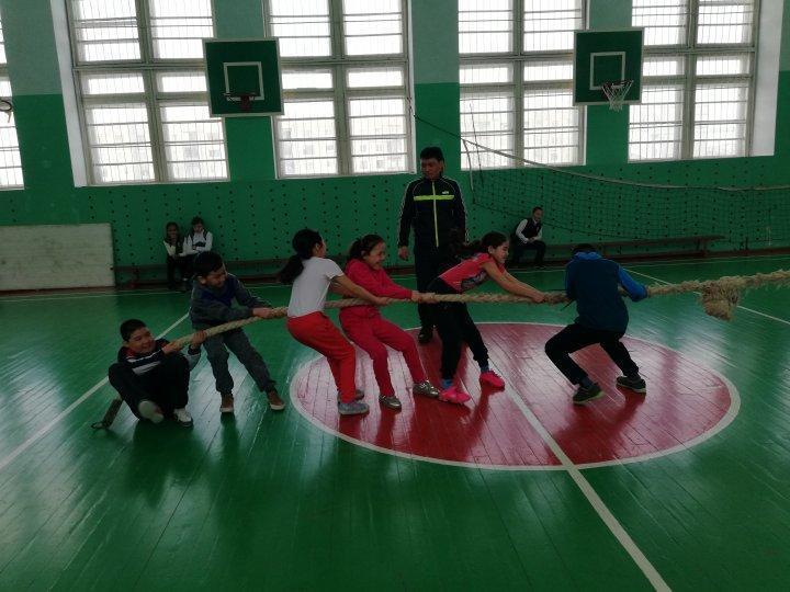 4-ші сыныптар арасында спорттық жарыс өтті.